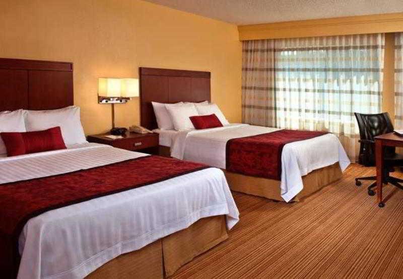 Courtyard By Marriott Fayetteville Rom bilde